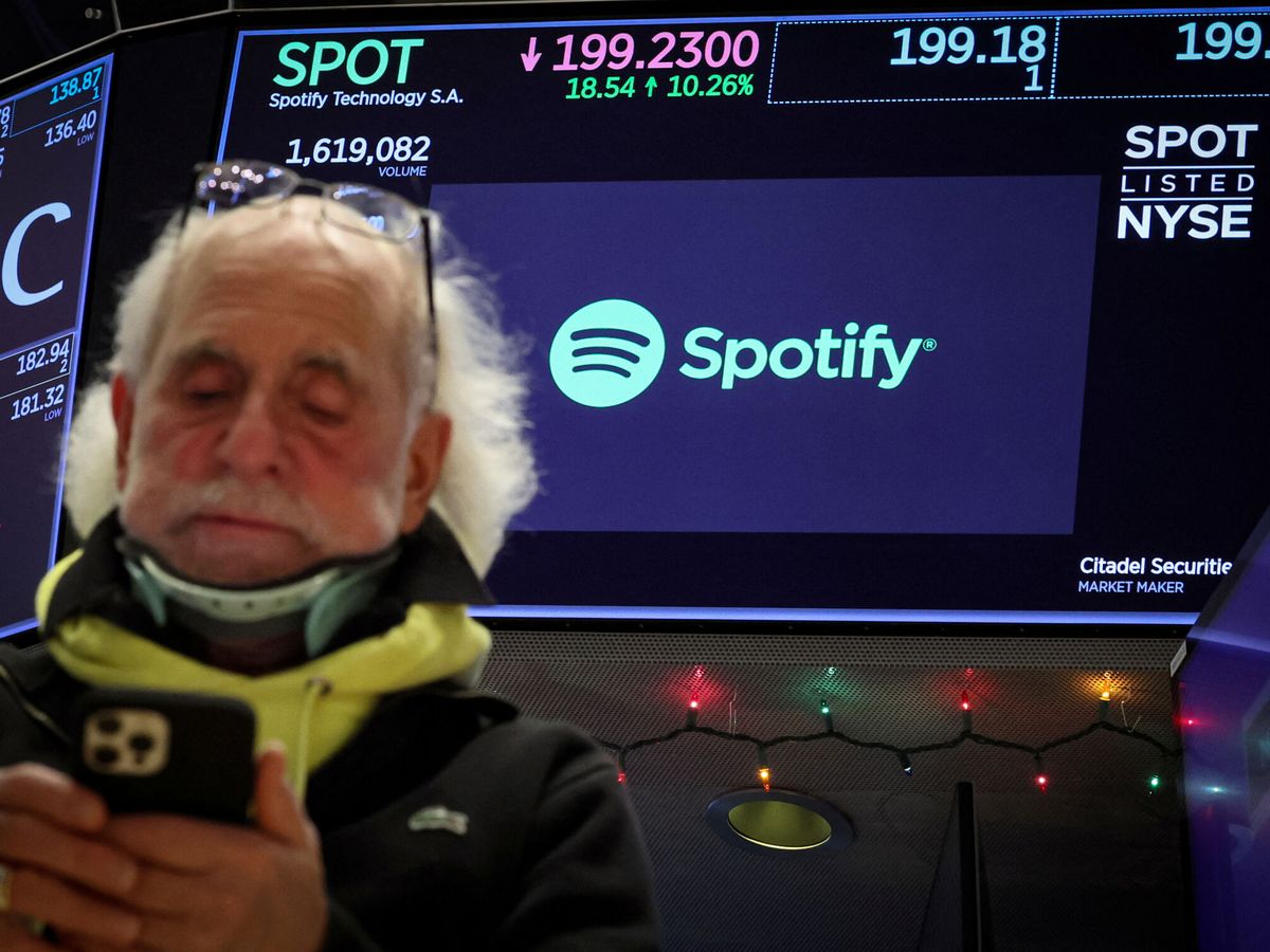 Foto: Logo de Spotify en Wall Street. (Reuters/Brendan McDermid)