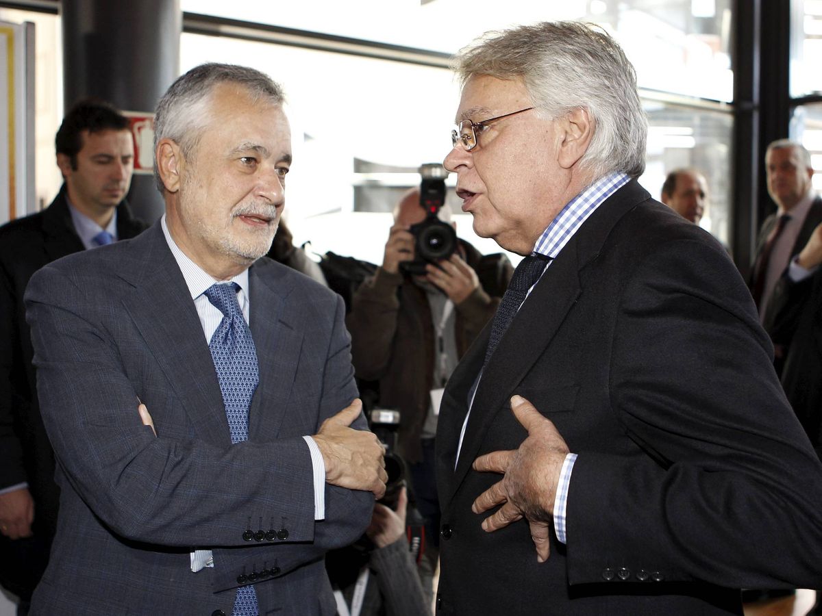 Foto: José Antonio Griñán con Felipe González en 2010. (EFE/Ángel Díaz)
