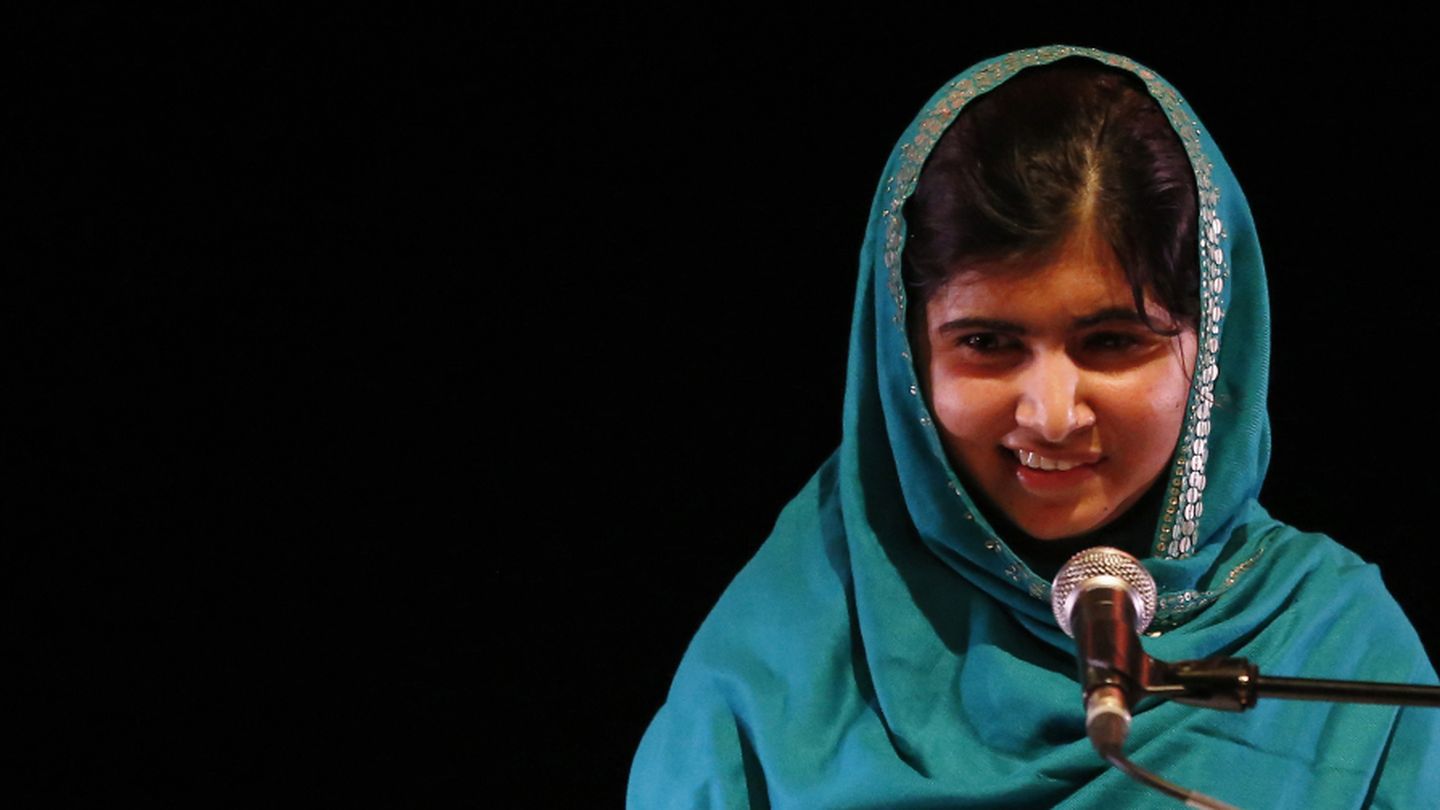 Malala Yusufzai da un discurso tras recibir el premio RAW (Reach All Women) en Londres (Reuters).