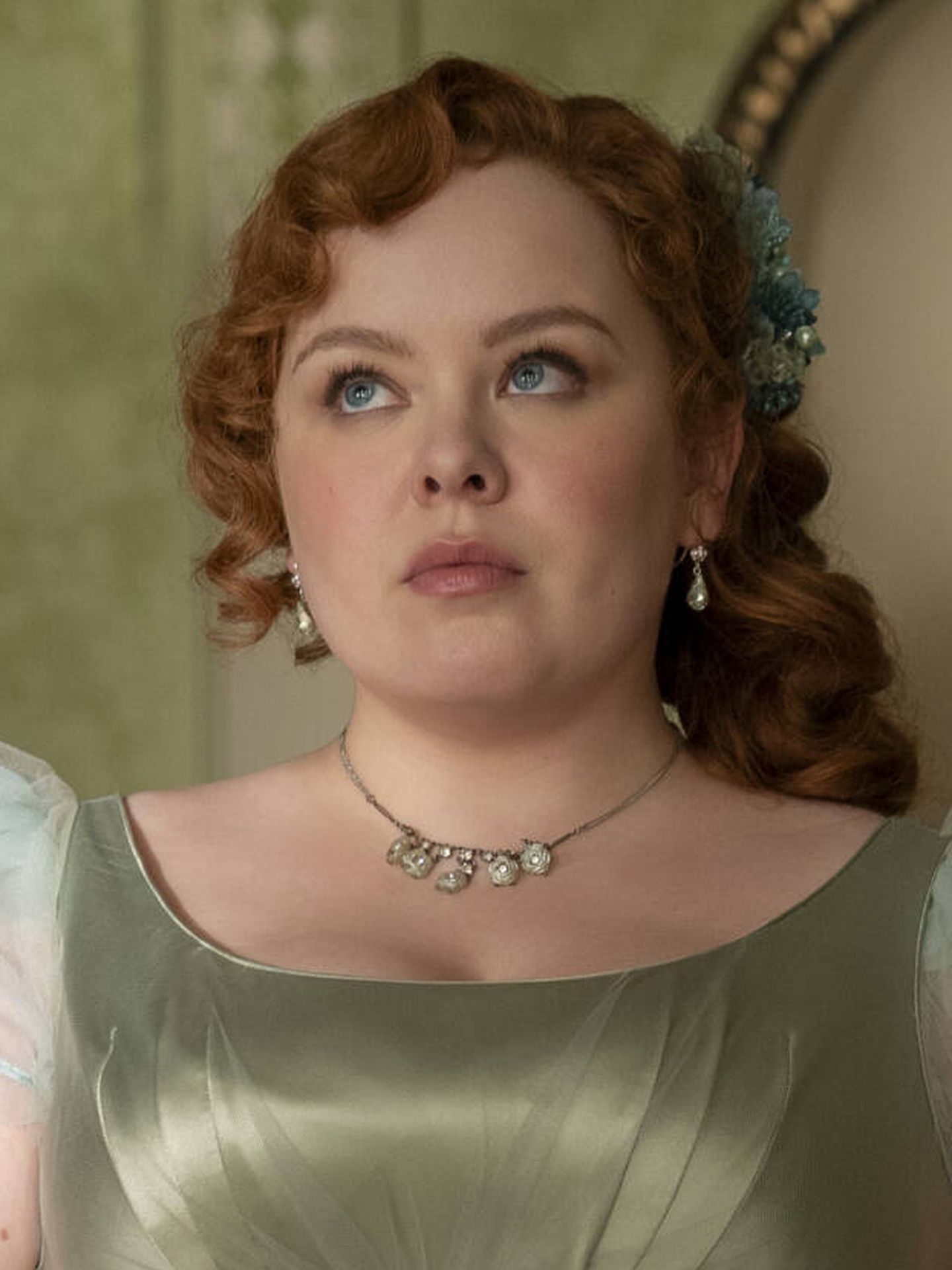 Penélope, en la tercera temporada de 'Los Bridgerton', con colorete fairytale blush. (Netflix)