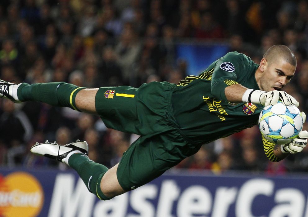 Foto: Valdés en una estirada durante un partido (Reuters).
