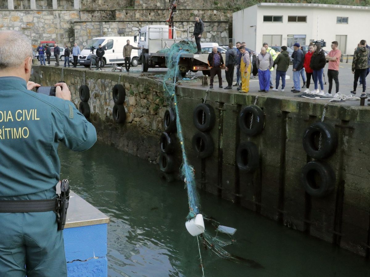 Foto: Los hechos comenzaron en el puerto de Malpica, en la provincia de A Coruña (EFE/Lavandeira)