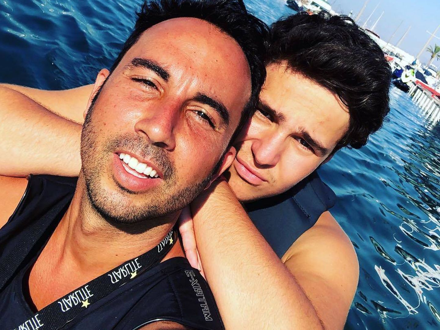 Luis Torremocha y Felipe de Marichalar en moto de agua, una de las pasiones que comparten. (Instagram: @luistorremocha)