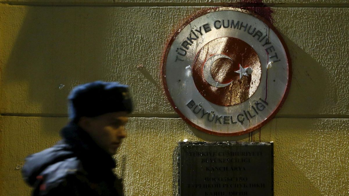 Redadas contra empresas turcas y arrestos: la guerra económica de Putin contra Turquía