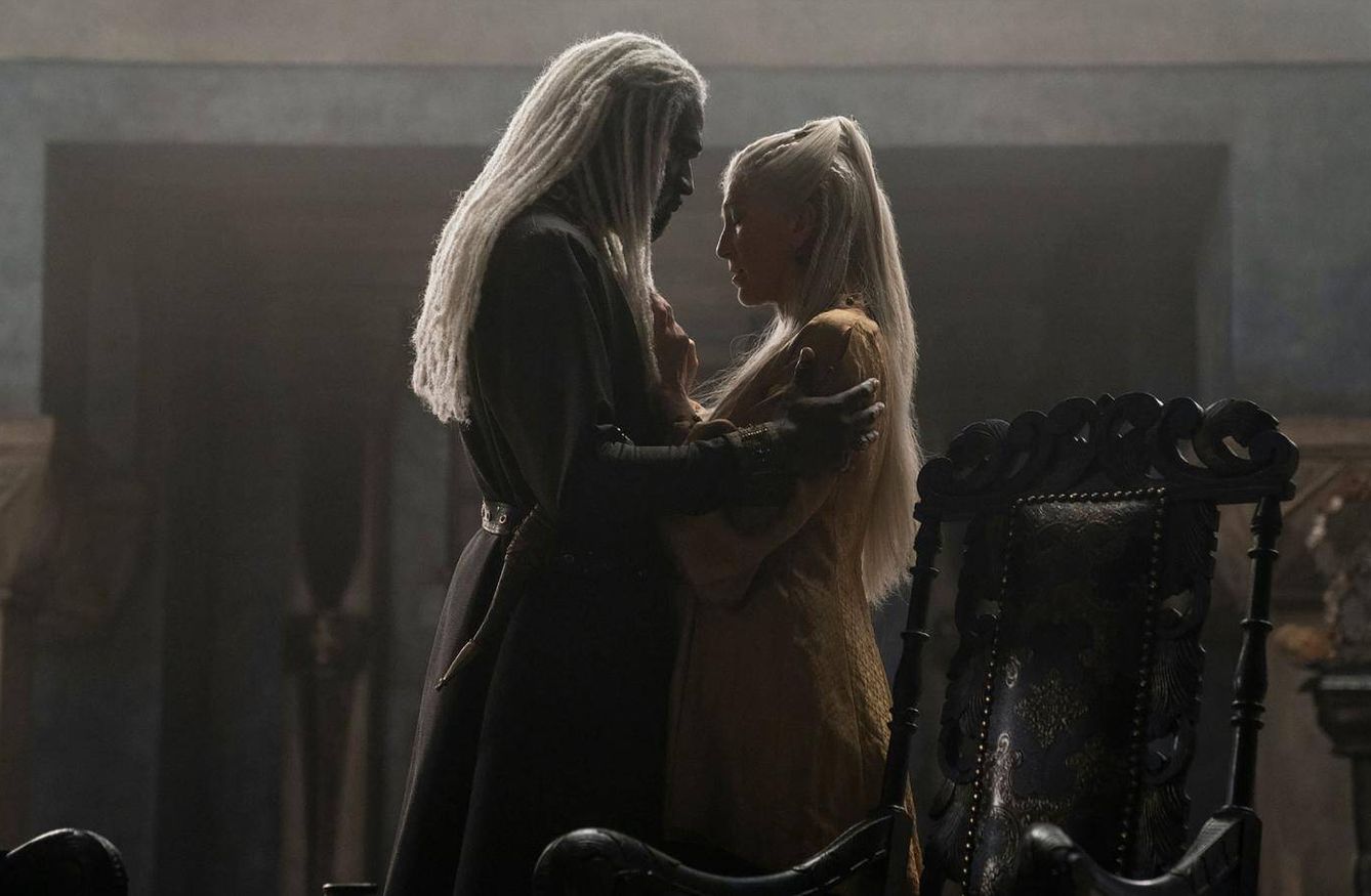Eve Best y Steve Toussaint dan vida a Rhaenys Targaryen y Corlys Velaryon. (HBO)