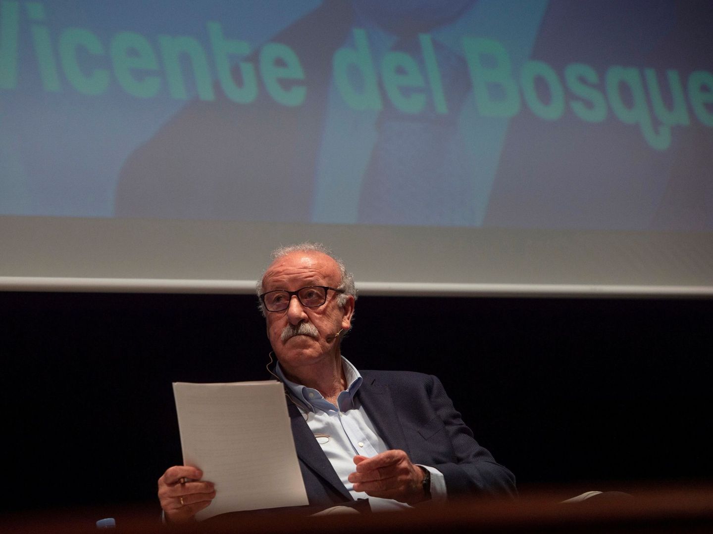 Vicente Del Bosque, en la charla de Torrelavega donde pidió que España esté unida. (EFE)