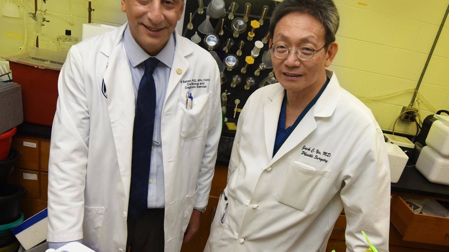 Los doctores Babak Baban y Jack Yu, lo sautores del estudio. Foto: Phil Jones, Augusta University