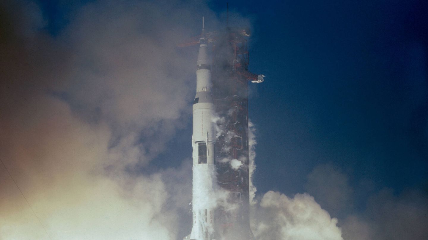 El Apolo 12 despegando desde el Centro Espacial Kennedy, el 14 de noviembre de 1969. Fuente: Wikipedia.