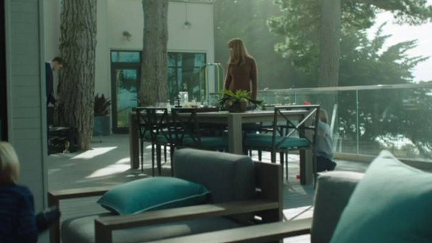 Celeste (Nicole Kidman) disfrutando de la 'terracita' de su mansión en Monterrey. (HBO)