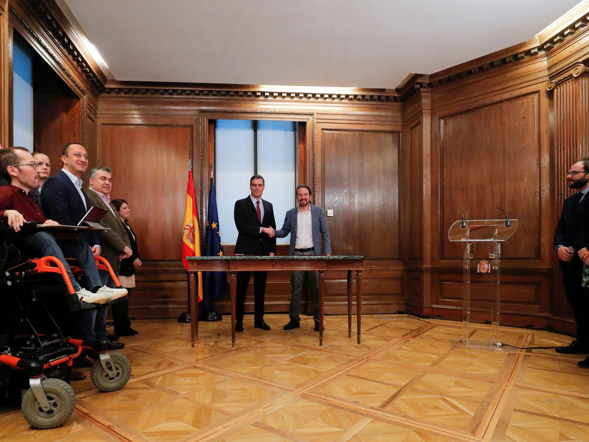 Foto: Sánchez e Iglesias sellan el pacto programático para la coalición. (Reuters)