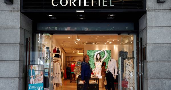 Foto: Cortefiel es una de las seis empresas que acogerá a un emprendedor en prácticas. (Reuters)