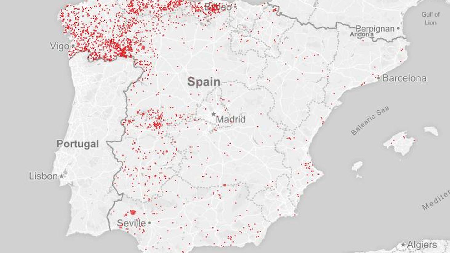En rojo, los incendios forestales intencionados 2001-2015.('España en llamas'/Civio)