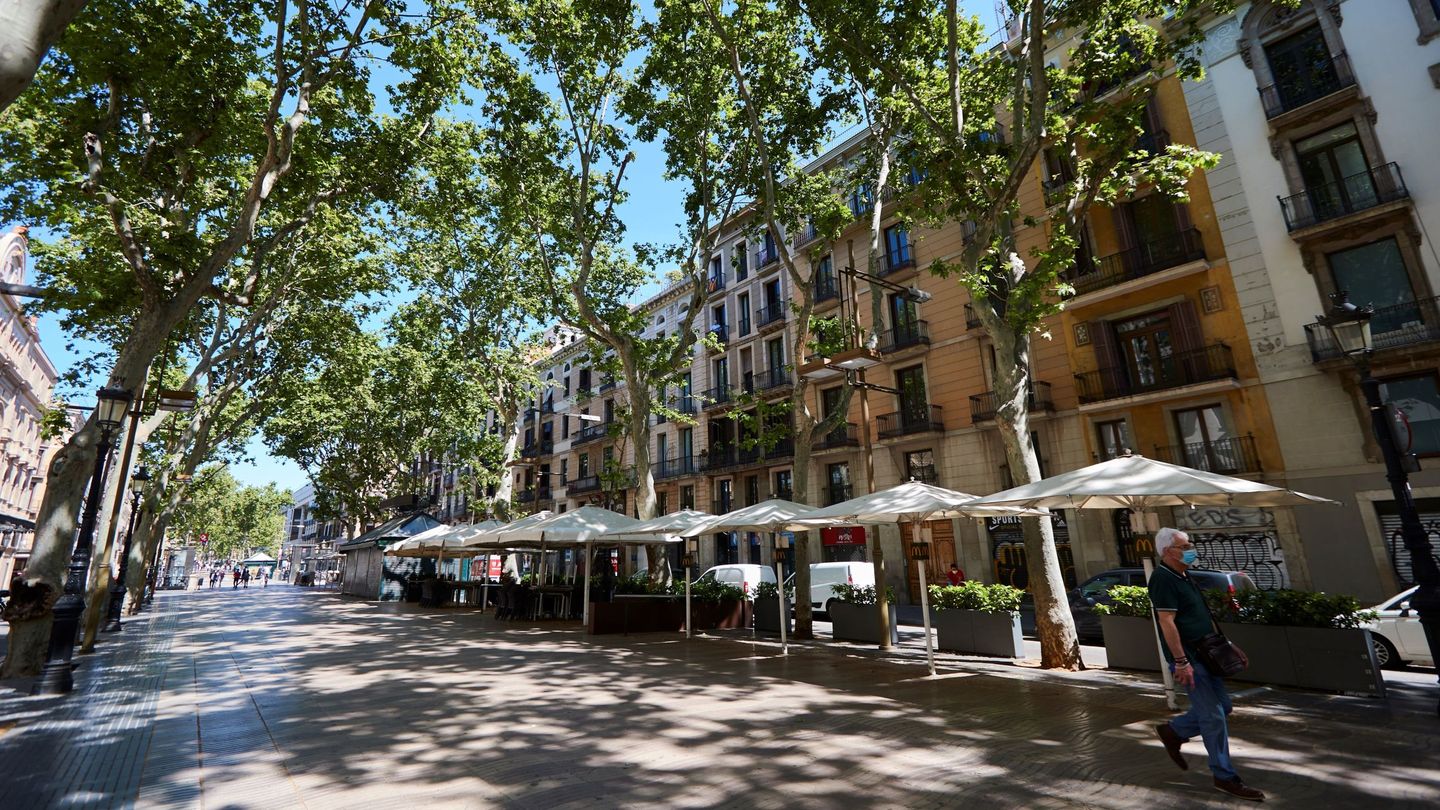 Vista de las terrazas de las Ramblas de Barcelona, este 7 de mayo. (EFE)
