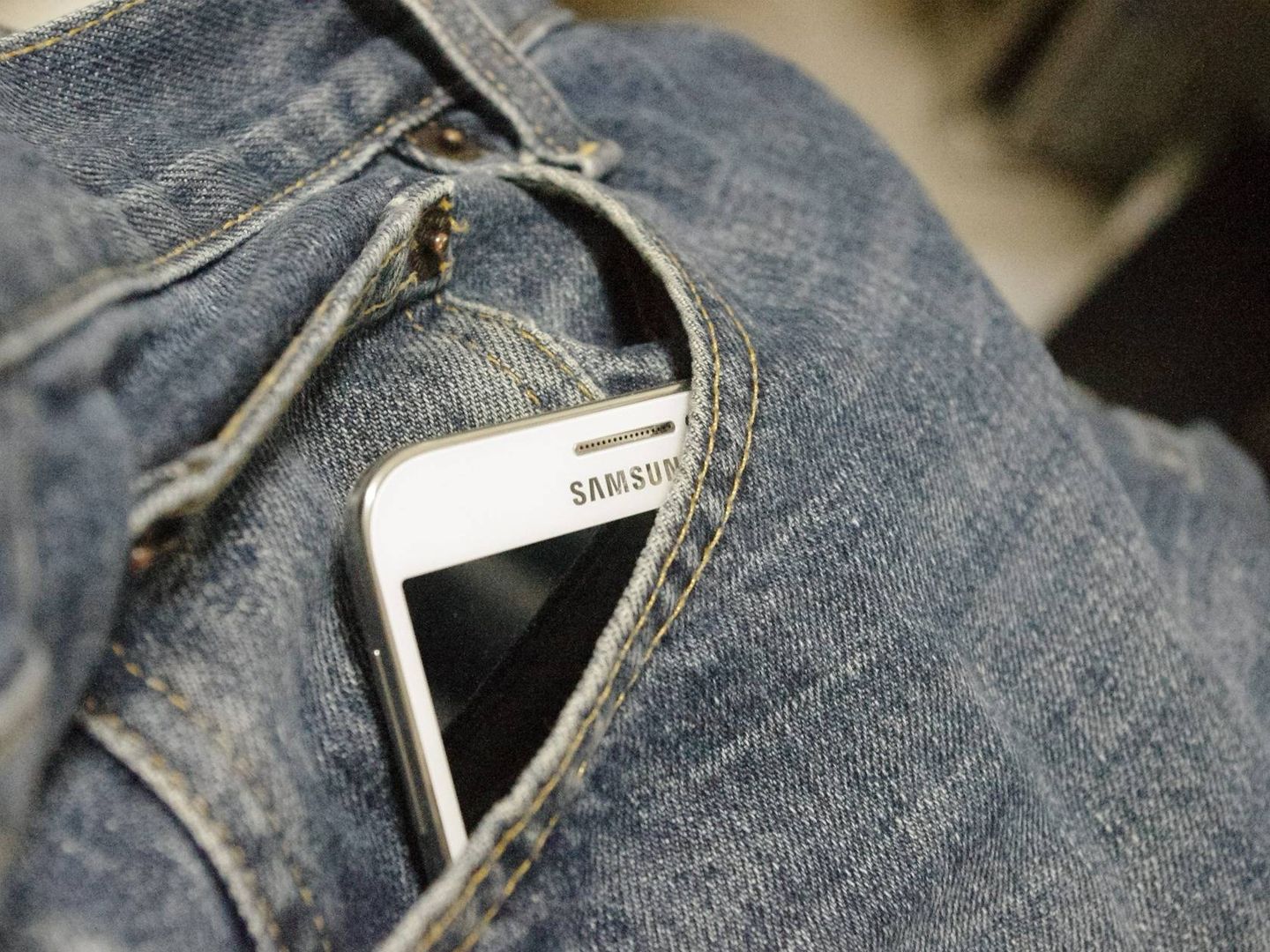 Para que la pantalla dure más en un bolsillo, hay que guardar el terminal en una funda. (Imagen: Pixabay)