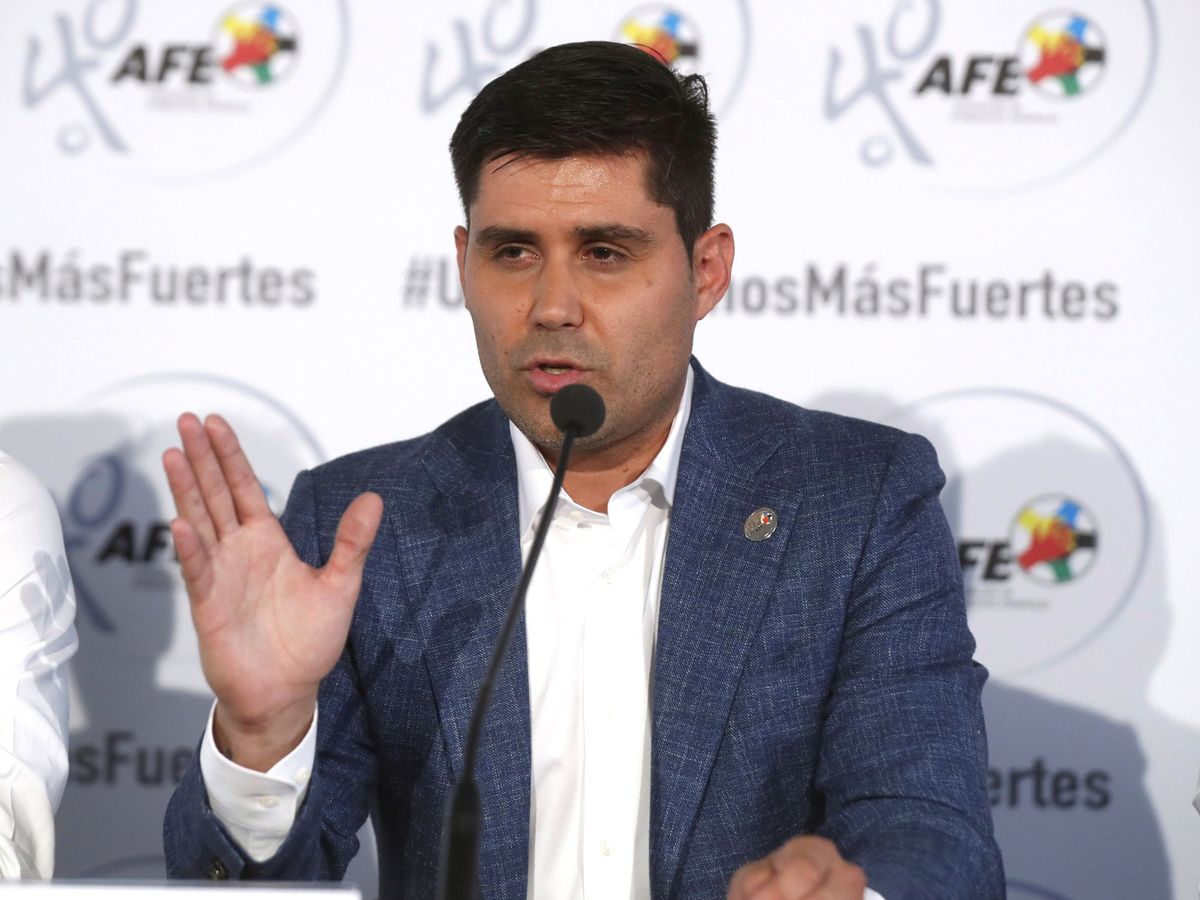 Foto: David Aganzo, presidente de la Asociación de Futbolistas Españoles (AFE), en una rueda de prensa. (EFE)