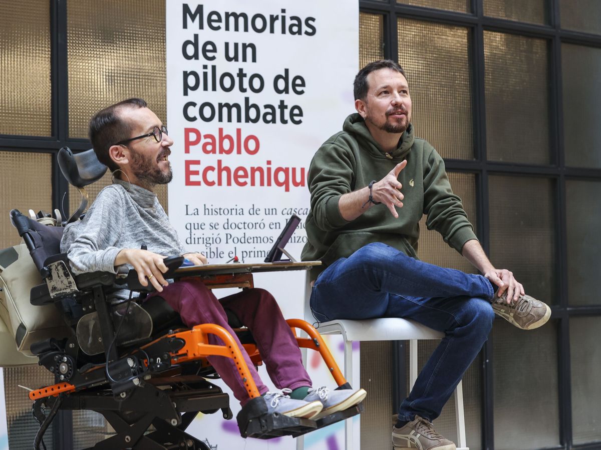 Foto: Iglesias y Echenique, en la presentación del libro del portavoz de Podemos. (EFE/Kiko Huesca)