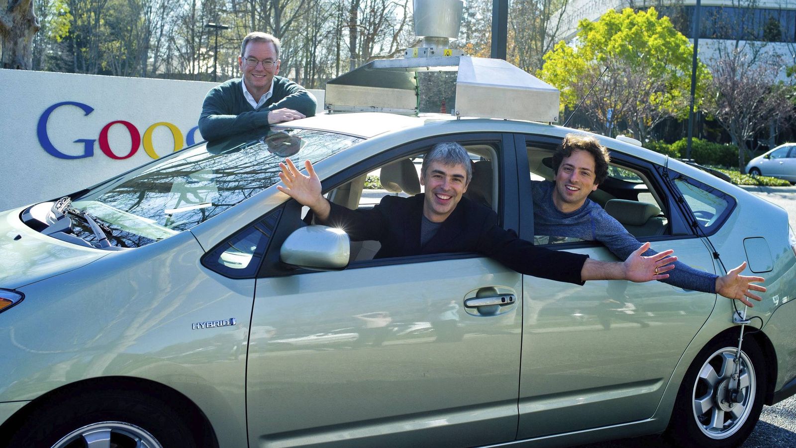 Foto: El director Ejecutivo de Google, Eric Schmidt (i), y los cofundadores de la empresa, Larry Page (c) y Sergey Brin (Efe)
