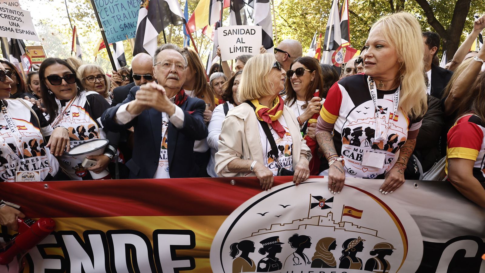 Miles de personas marchan en Madrid convocadas por las mujeres 'caballas' para exigir soluciones en Ceuta