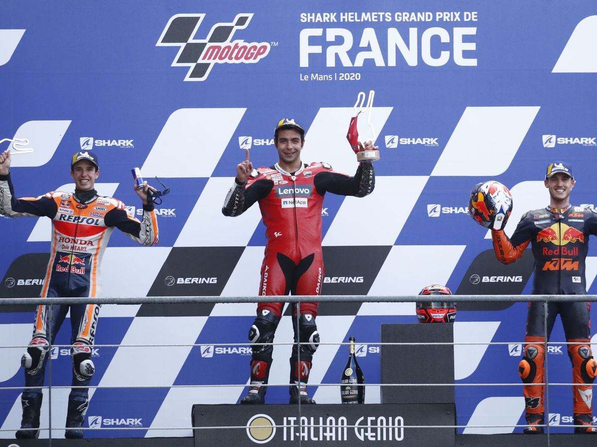Foto: El podio del GP de Francia con Petrucci, Márquez y Espargaró. (Reuters)