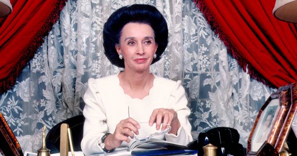 Foto: La condesa de Romanones en una foto de 1982 en su casa de Madrid. (Getty)