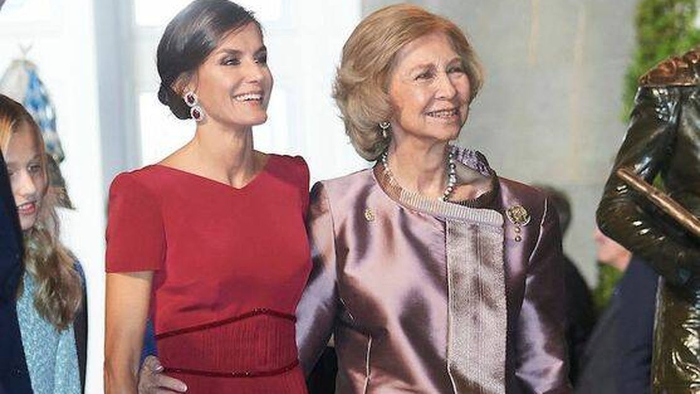 La reina Letizia y la reina Sofía, en una imagen de archivo. (Limited Pictures) 