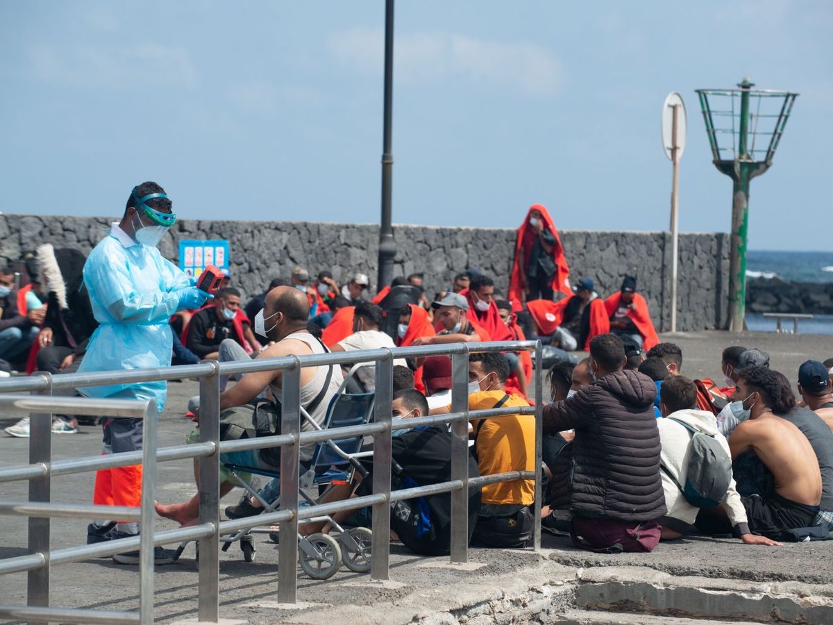 Foto: Llegada de inmigrantes a Lanzarote. (EFE)