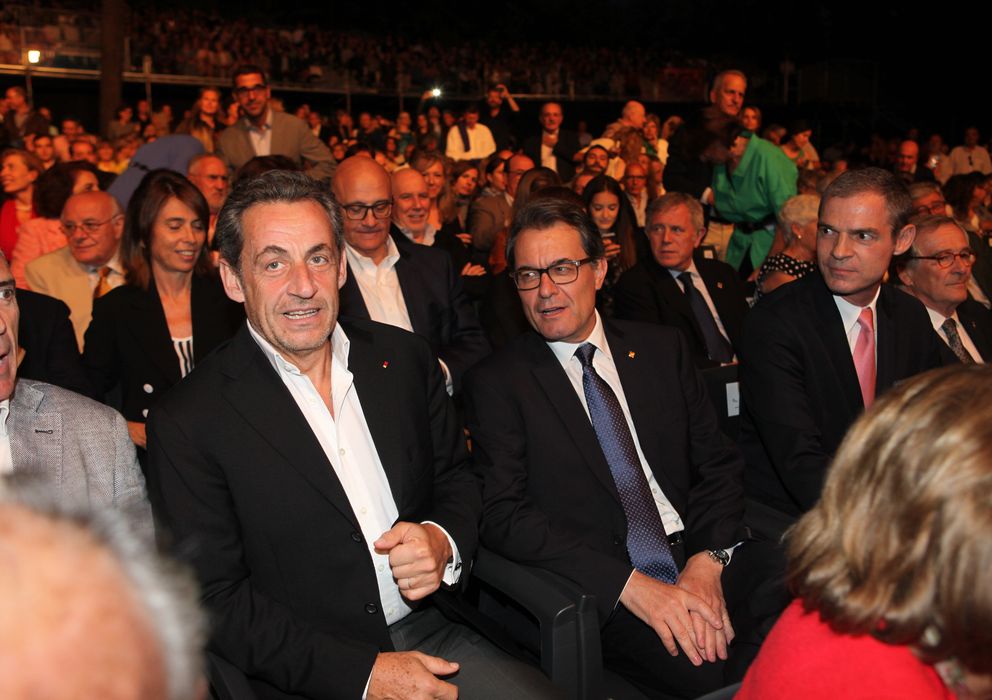Foto: Nicolás Sarkozy acompañado por Artur Mas en el concierto que Carla Bruni ofreció en Barcelona (Vanitatis)
