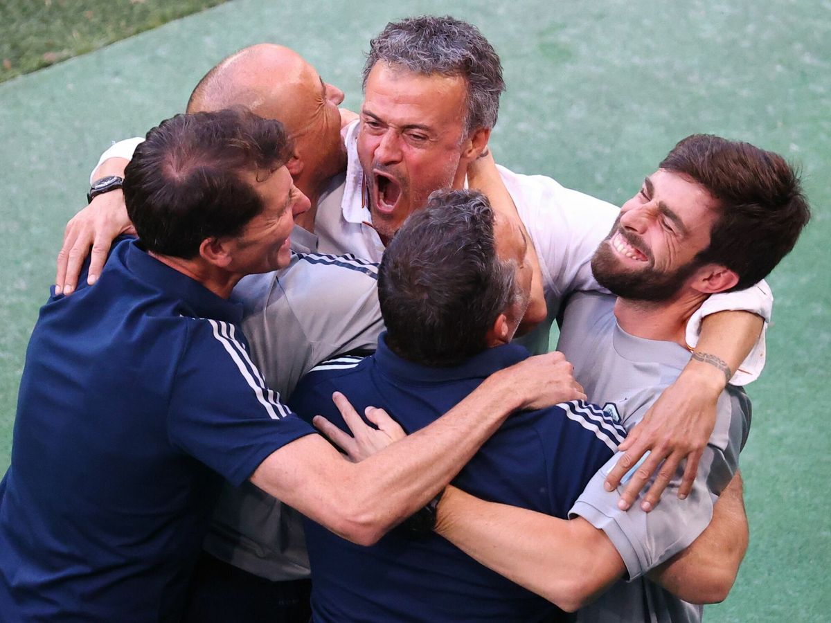 Foto: Luis Enrique y su cuerpo técnico celebran uno de los goles de España contra Croacia. (Reuters)