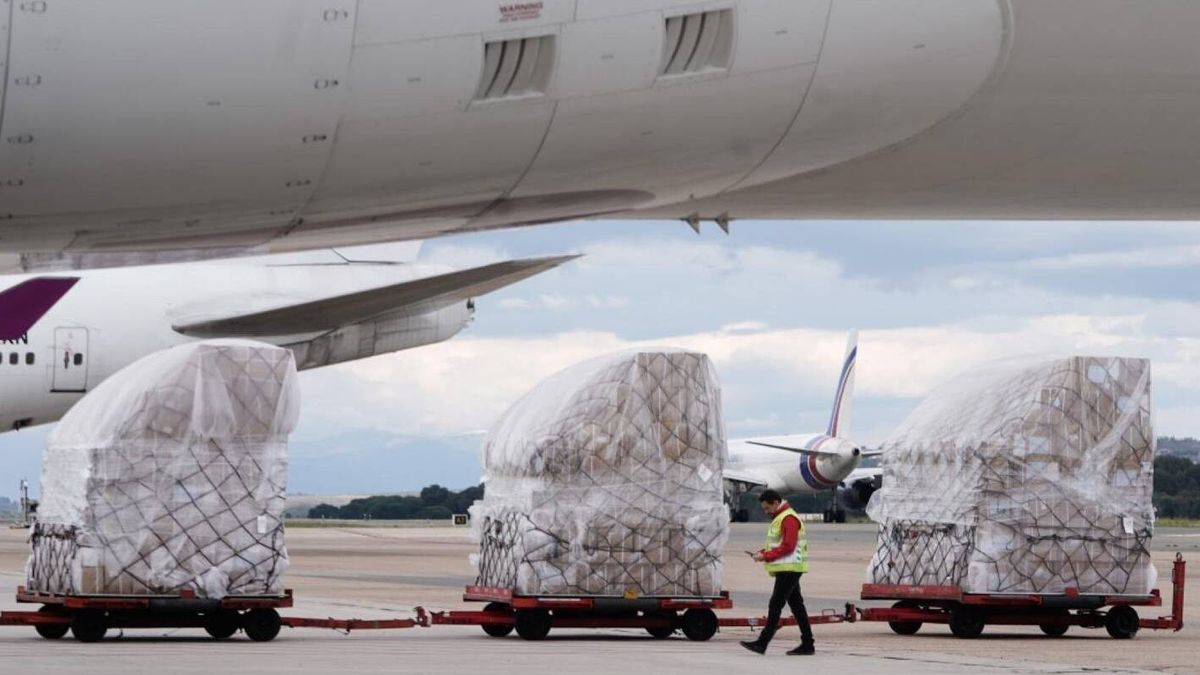 Madrid recibe el cuarto avión en 48 horas cargado con material sanitario