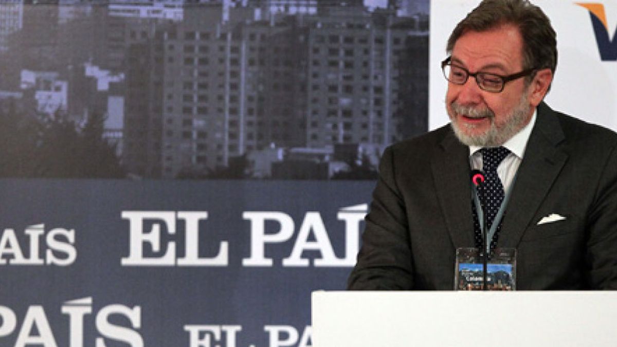 Cebrián plantea un ERE en 'El País' tras enterrar en público el negocio de prensa
