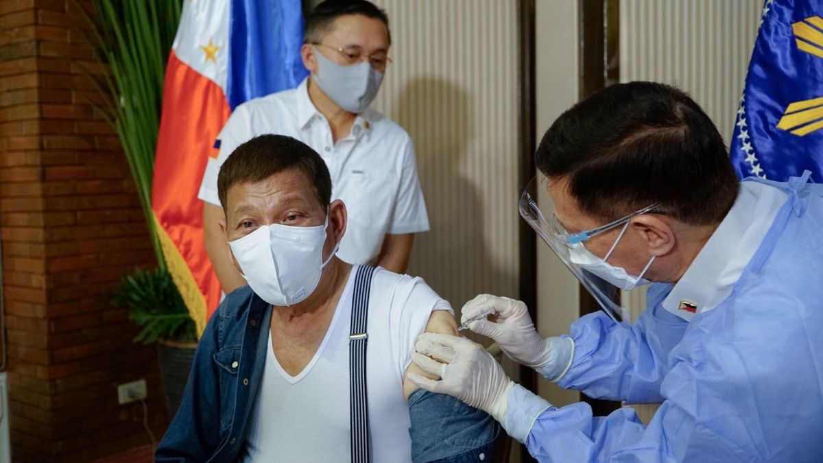 Duterte amenaza con encarcelar a los que se nieguen a vacunarse contra el coronavirus