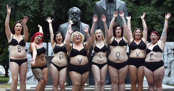 Foto: Modelos de tallas grandes se manifiestan en Berlín a favor de una imagen real de la mujer. (EFE)