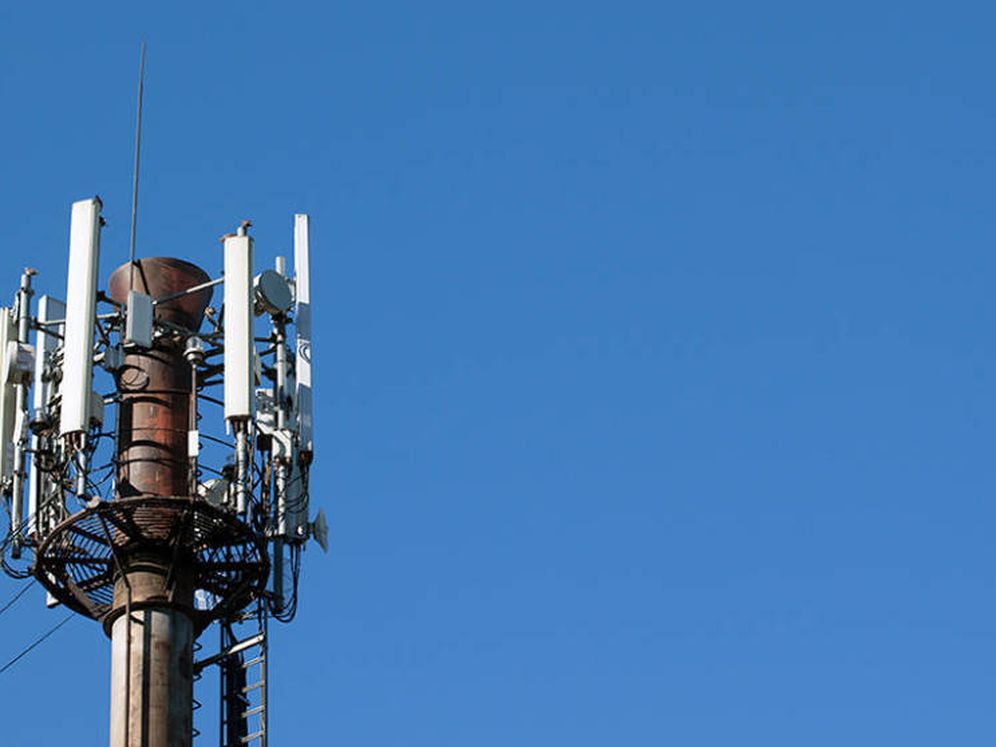 Foto: Vista de una antena de telefonía móvil. (EFE)