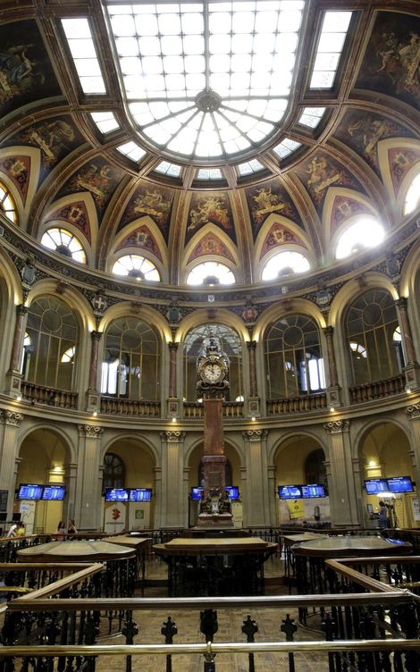 Interior de la Bolsa de Madrid. (EFE)