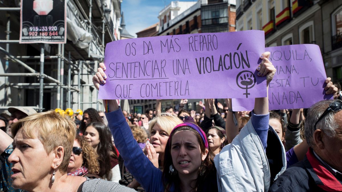 ¿De negro a los Sanfermines? Las feministas de Pamplona rechazan la iniciativa
