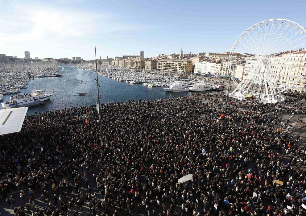 Foto: Cientos de miles de personas se manifestaron ayer sábado en Marsella. (Reuters)