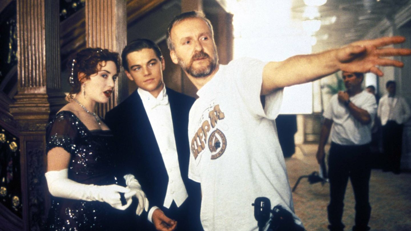 DiCaprio, Winslet y Cameron, durante el rodaje de 'Titanic'. (CP)