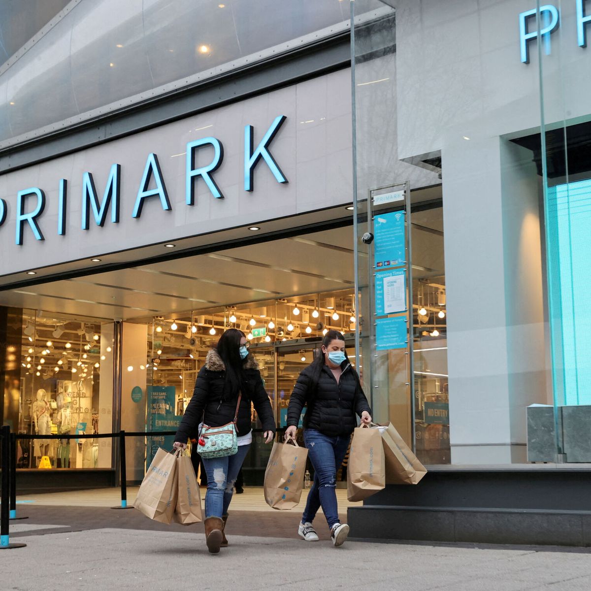 el centro comercial Logro Establecer Primark es el perro verde del comercio 'online': odia internet y es más  lógico de lo que parece