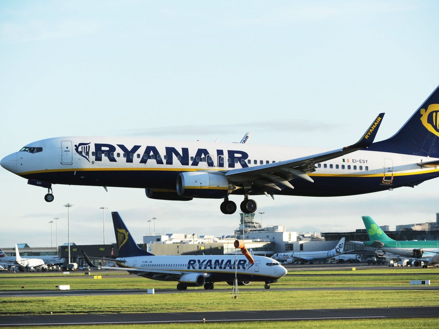 Ryanair vive una grave crisis de reputación tras cancelar más de 2.200 vuelos en cuatro meses. (EFE)