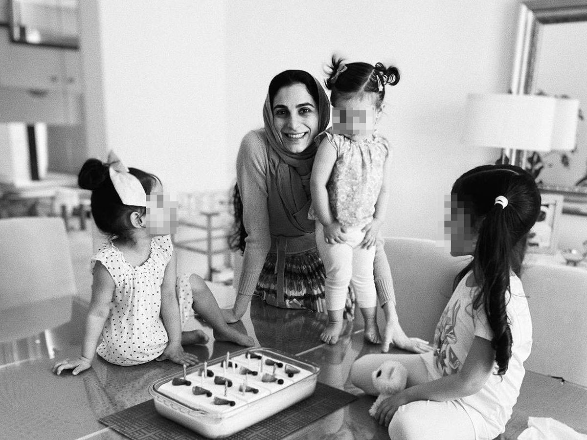 Foto: Sheikha Zeynab Javadli, con sus hijas. (RRSS)