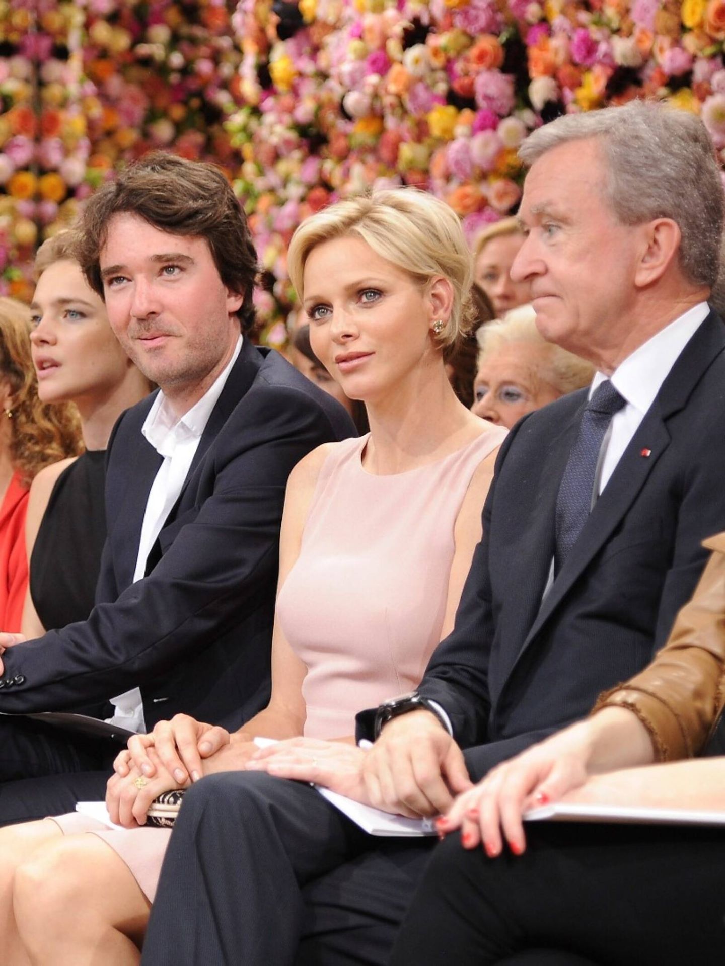 Bernard Arnault, junto a su hijo Antoine y la princesa Charlène de Mónaco. (Getty)