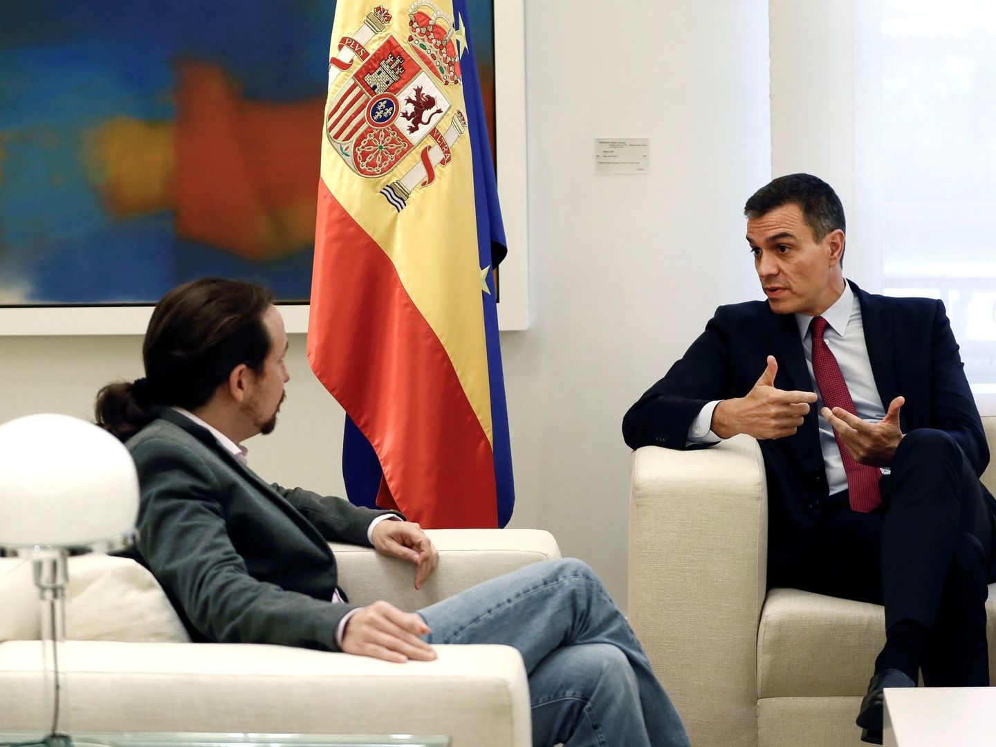 El presidente Pedro Sánchez, en una reunión con el líder de Unidas Podemos, Pablo Iglesias. (EFE)