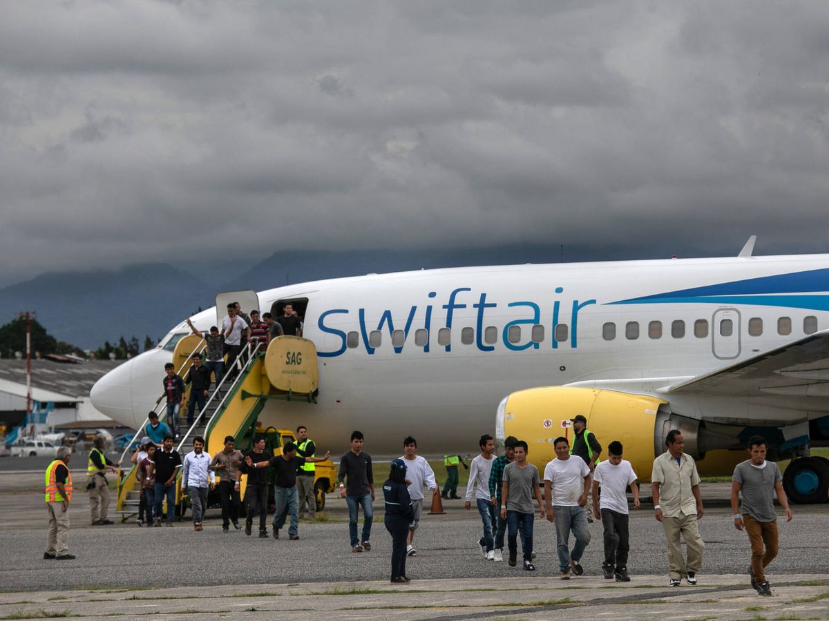 Foto: Un vuelo de deportados desde Estados Unidos tras aterrizar en Guatemala en 2019. (Getty/John Moore)