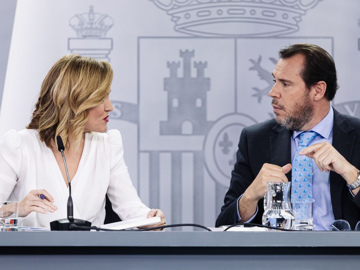 Foto: La ministra de Educación y portavoz del Gobierno, Pilar Alegría, y el ministro de Transportes, Óscar Puente. (Carlos Luján/Europa Press)  