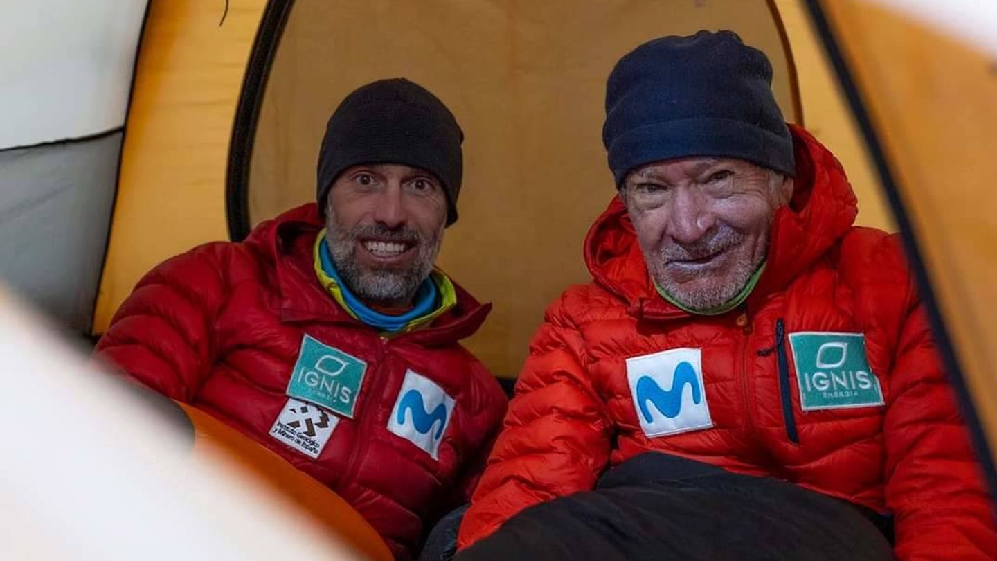 Carlos Soria y Sito Carcavilla en el Everest. (El Confidencial)