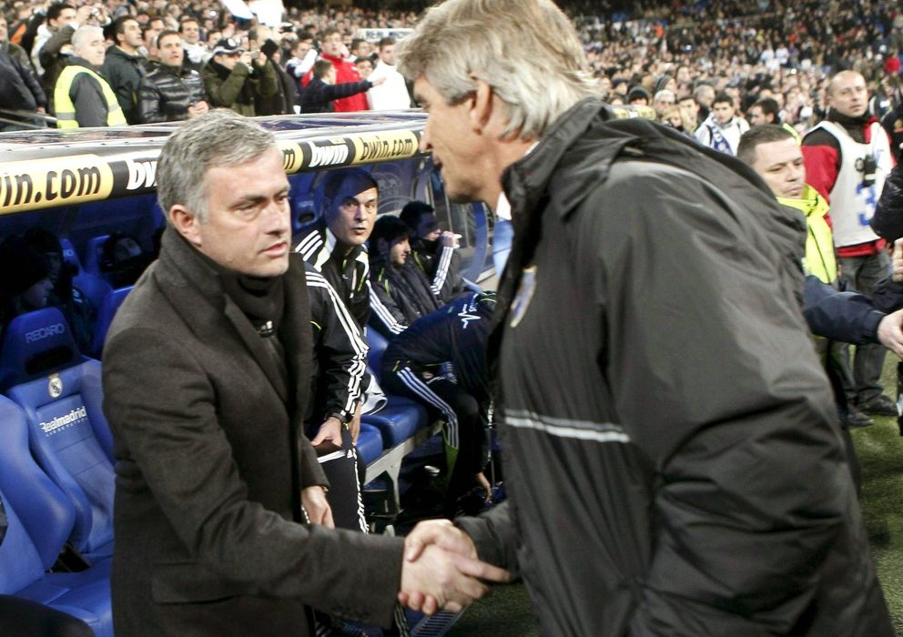 Foto: mourinho y Pellegrini se saludan antes de un Real Madrid-Málaga (EFE)