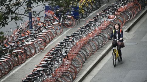 China descubre las bicis de alquiler a través del móvil, y es un completo caos