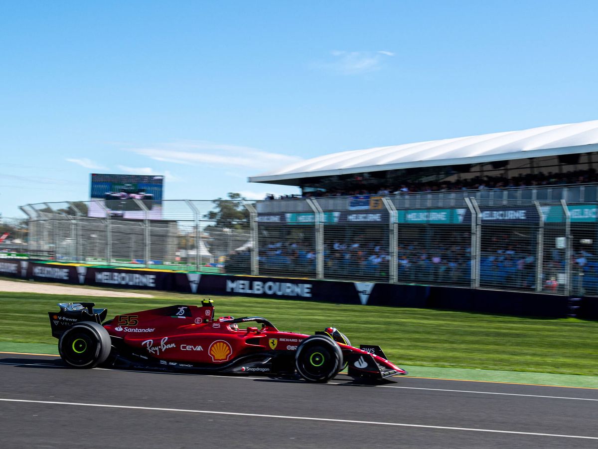 Foto: Carlos Sainz se mostró rápido desde los primeros libres del GP de Australia. (@Scuderia Ferrari Press Office)
