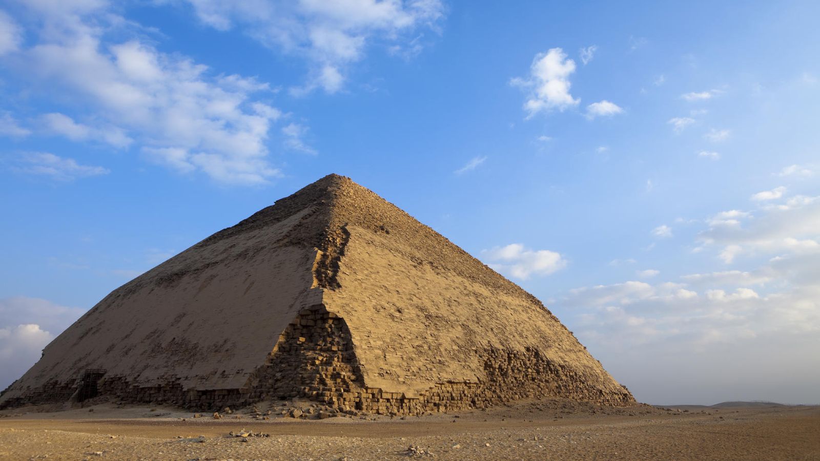 Foto: La Pirámide Acodada de Dahshur. (iStock)