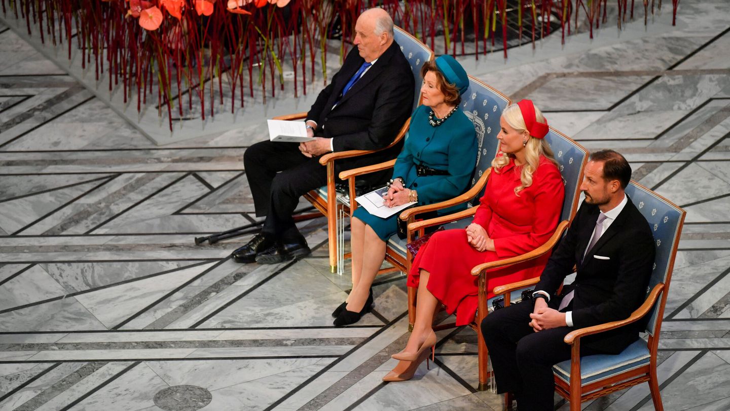 Harald y Sonia de Noruega, junto a Mette-Marit y Haakon en la entrega del premio Nobel de la Paz. (Reuters)